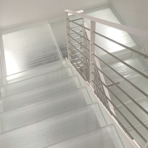 straight staircase - ThinkGlass