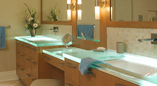 Glass vanity top - BATHED IN LIGHT - ThinkGlass