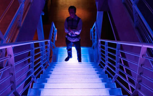 Straight staircase - DUVET RESTAURANT – NEW YORK - ThinkGlass - glass step / steel frame / contemporary