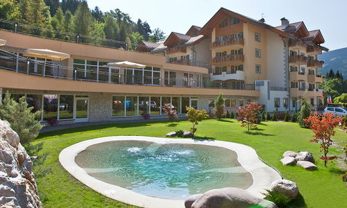 Outdoor swimming pool - Hofer Group GmbH - in-ground / concrete / child's