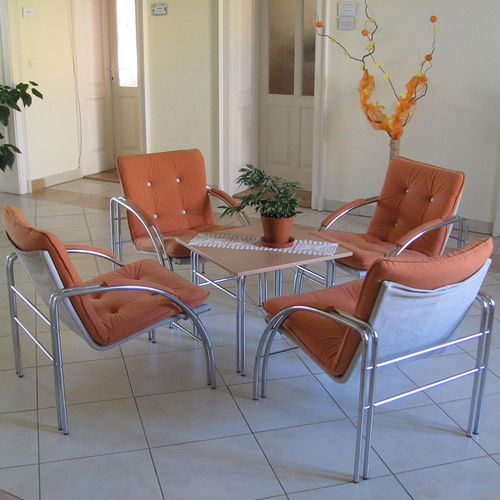 Contemporary coffee table - VICONTE  - KODRETA furniture, s.r.o. - glass / powder-coated steel base / chrome steel base