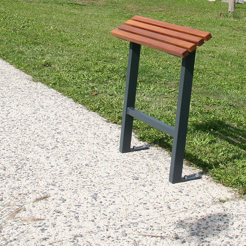Stand-up public bench - TIMÉO - ACCENTURBA - contemporary / oak / thermo-lacquered steel