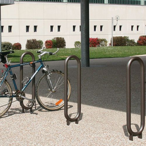 Floor-mounted bike stand - STITCH - ACCENTURBA - thermo-lacquered steel / vertical / commercial