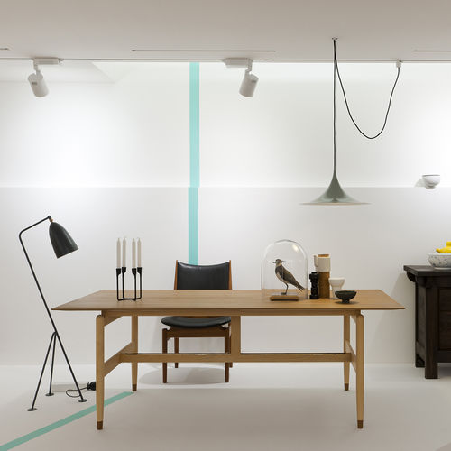 Scandinavian design desk - KAUFMANN - House of Finn Juhl – Onecollection - oak / walnut / 4-legged