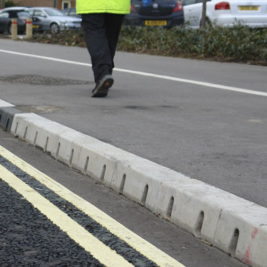 Sidewalk edge - Splay KerbDrain D - ACO Building Drainage - gutter / concrete / stone