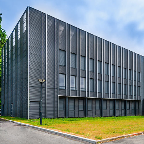 Flat roofing - JI 18-076-836 - Joris Ide - sheet steel / metal look / ribbed