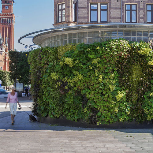 Vertical garden with live plants - PUMPHUSET - GREENWORKS SWEDEN - custom / curved / natural