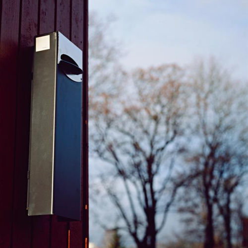 Wall-mounted ashtray - URBAN  - Vestre - pedestal / galvanised steel / outdoor