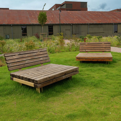 Contemporary daybed - KONG  - Vestre - wooden / galvanised steel / galvanised steel base