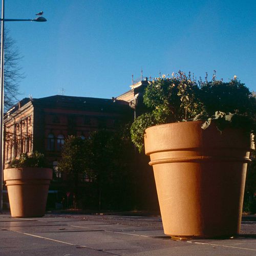 Concrete planter - REALE - Vestre - round / traditional / for public space