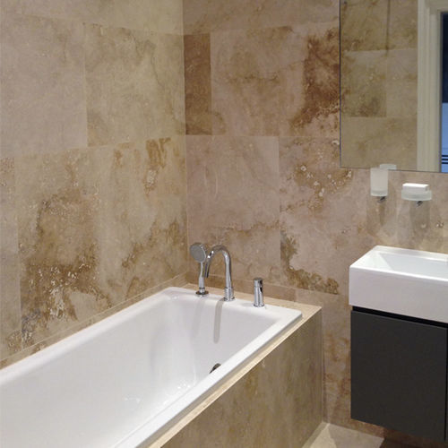 Rectangular bathtub surround - Arredo di Pietra srl - travertine