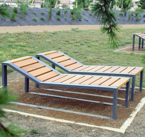 Contemporary sun lounger - CLÉO  - univers & cité | mobilier urbain - wooden / steel / for public space
