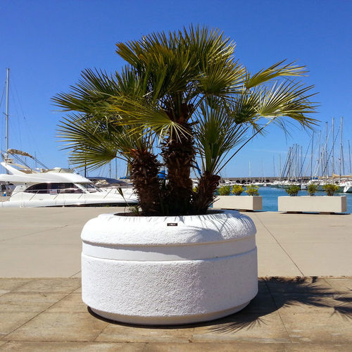 Concrete planter - VIAREGGIO - VASART URBAN DESIGN - round / with integrated bench / contemporary