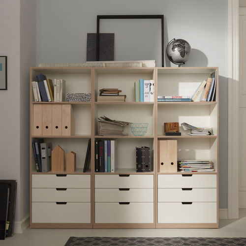 Free-standing bookcase - Mueller Moebelwerkstätten - modular / contemporary / plywood