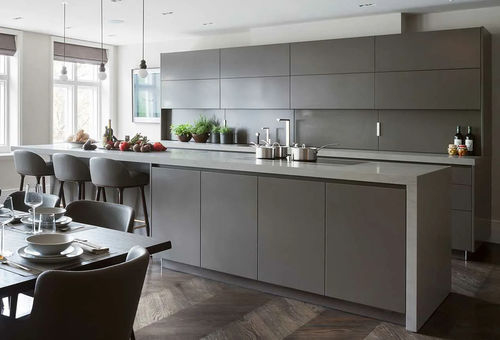 Contemporary kitchen - Villa London - eggersmann küchen GmbH & Co. KG - wood veneer / quartzite / lava