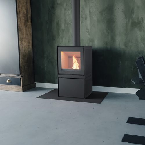Pellet heating stove - MAX B  - Altech - 0 - 5 kW / 5 kW...10 kW / floor-mounted