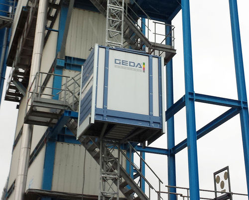 Heavy load freight elevator - MULTILIFT P12 P - GEDA GmbH - for construction site / industrial