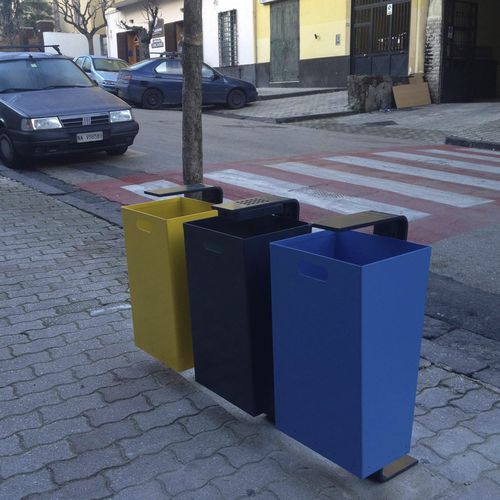 Public trash can - Zeta cestino - GUYON - built-in / metal / with built-in ashtray