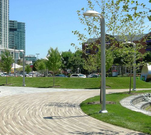 Urban lamp post - METRO40 : HI-GLO - landscapeforms - contemporary / metal / LED