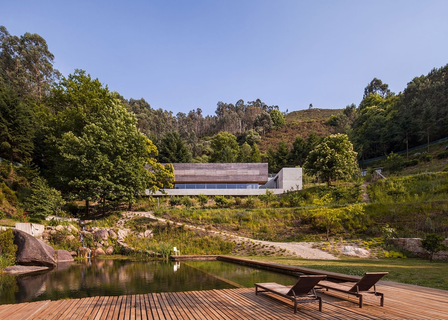 Carvalho Araújo Nestles Timber And Board-marked Concrete Residence Into ...