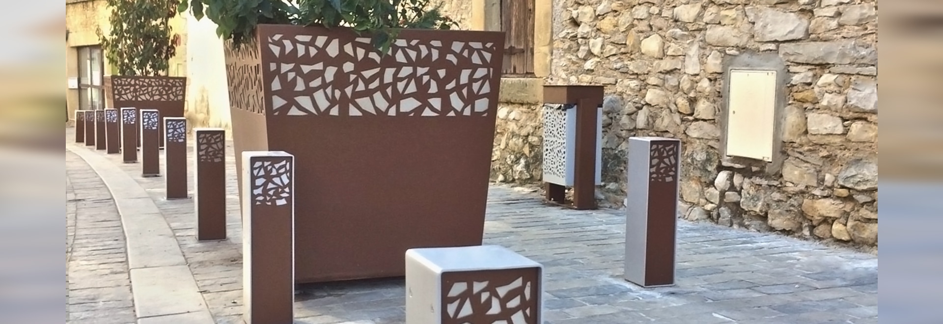 ARRANGEMENT OF THE CITY CENTER OF QUISSAC (FRANCE)