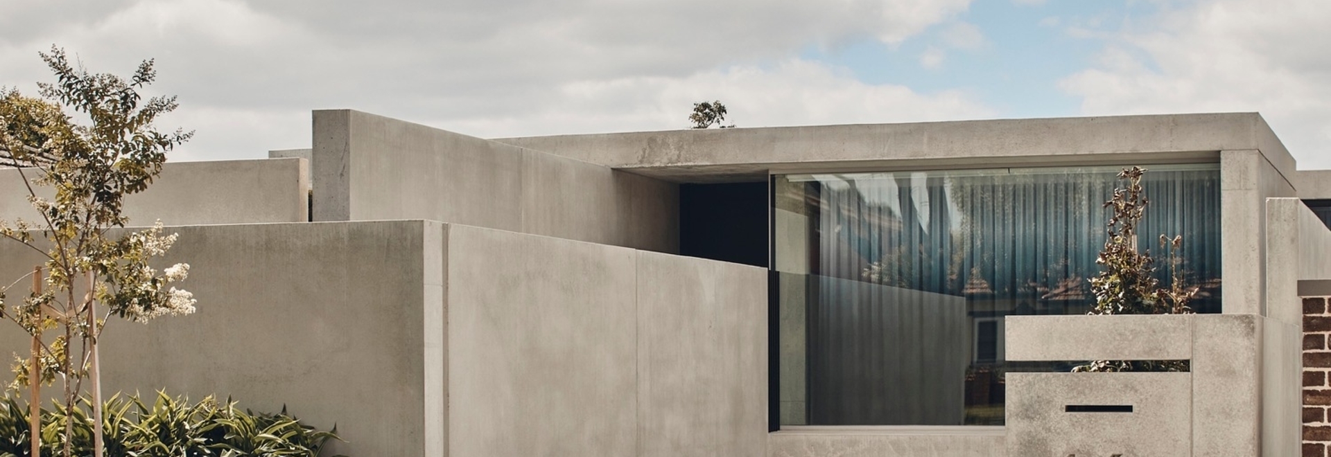 FGR Architects hides Melbourne house behind high concrete walls