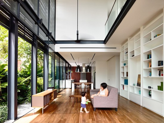 HYLA ARCHITECTS BUILDS LINES OF LIGHT HOUSE FOR A FAMILY IN SINGAPORE