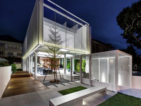 THE GREJA HOUSE USES INTERCONNECTED VOIDS TO ENCOURAGE FAMILY INTERACTION