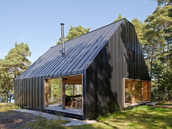 HOUSE HUSARÖ BY THAM & VIDEGÅRD ARKITEKTER