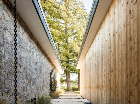 GREENERY & SCENIC VIEWS ABOUND IN JORGENSON DESIGN’S NAPA VALLEY HOUSE