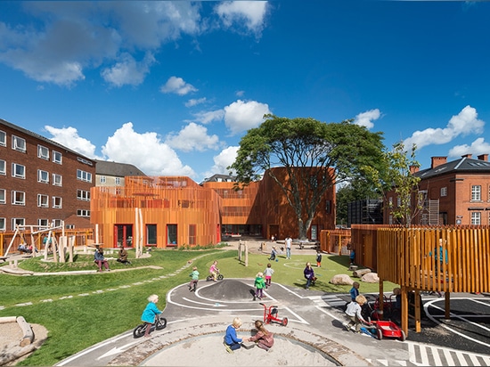 FORFATTERHUSET KINDERGARTEN BY COBE