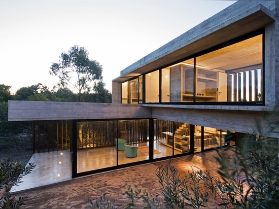 CASA MR DESIGNED IN HARMONY WITH NATURAL LANDSCAPE