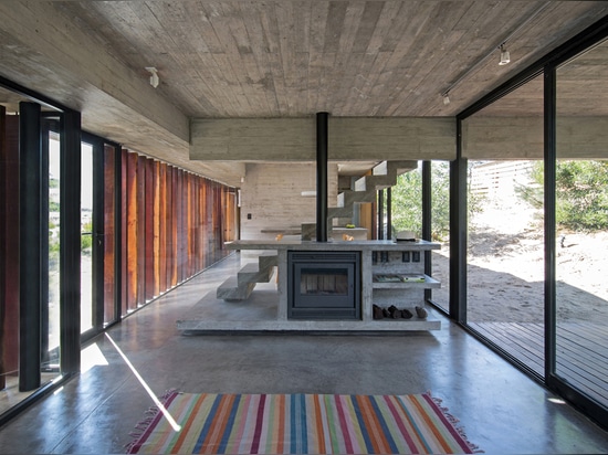 CASA MR DESIGNED IN HARMONY WITH NATURAL LANDSCAPE