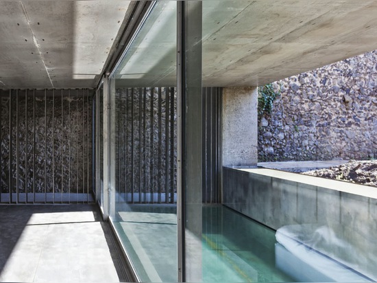 CASA ENTREMUROS BY RCR ARQUITECTES