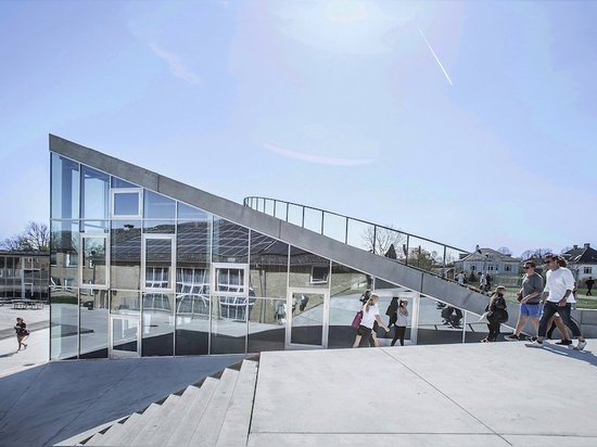 BIG ADDS SUNKEN SPORTS HALL AND GREEN-ROOFED ARTS BUILDING TO GAMMEL HELLERUP HIGH SCHOOL