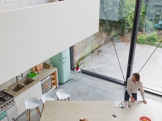 ANTWERP HOUSE FEATURES WORLD’S LARGEST PIVOTING WINDOW