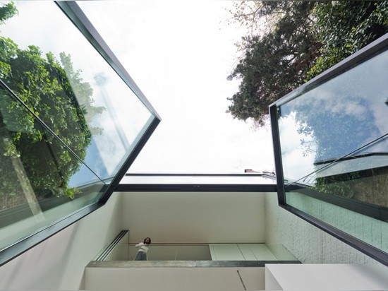 ANTWERP HOUSE FEATURES WORLD’S LARGEST PIVOTING WINDOW