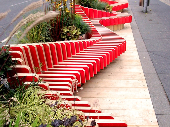 as the bench undulates, pockets of space extend the pavement zone