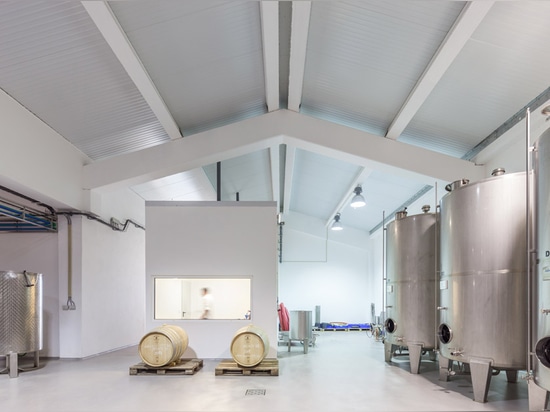 Ribeiro de Carvalho updates century-old Portuguese winery with new metal-clad building