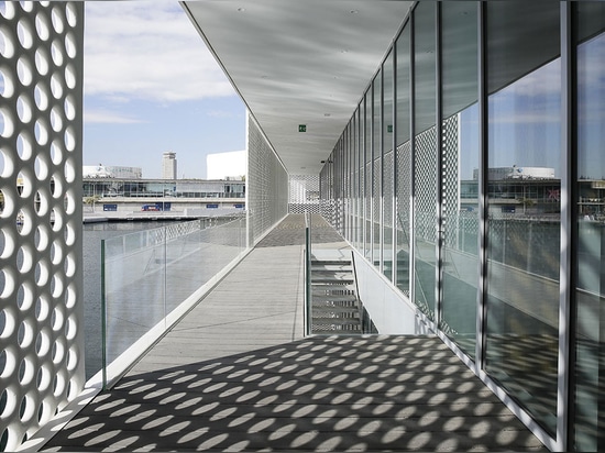 The project takes shape with two low-level glass pavilions on the water's edge   Read more at http://www.wallpaper.com/architecture/oneocean-barcelona-by-scob#REpBzCbY6SW5tIfy.99