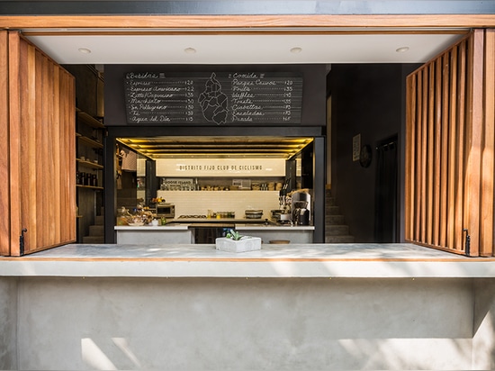 a standing street-adjacent bar allows passersby to quickly refuel