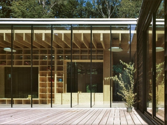 Small Woodland Nursery in Germany has a light-filled atrium at its heart