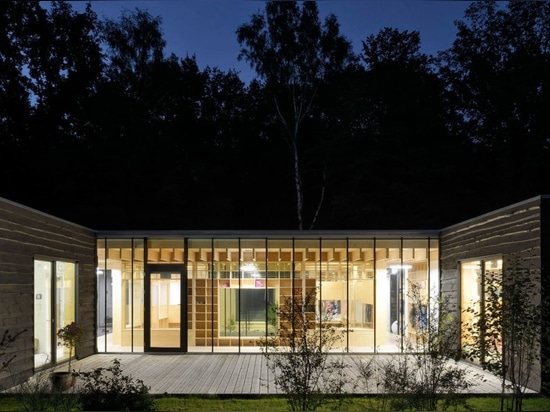 Small Woodland Nursery in Germany has a light-filled atrium at its heart