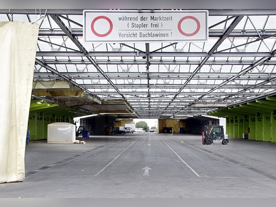 empty market during the day