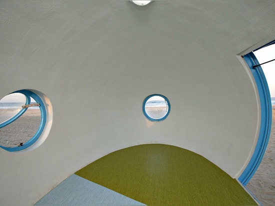 Mobile egg-shaped beach huts installed along a South Korean shoreline