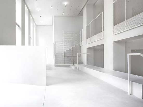 David Chipperfield kicks off Driade role with Milan showroom interior