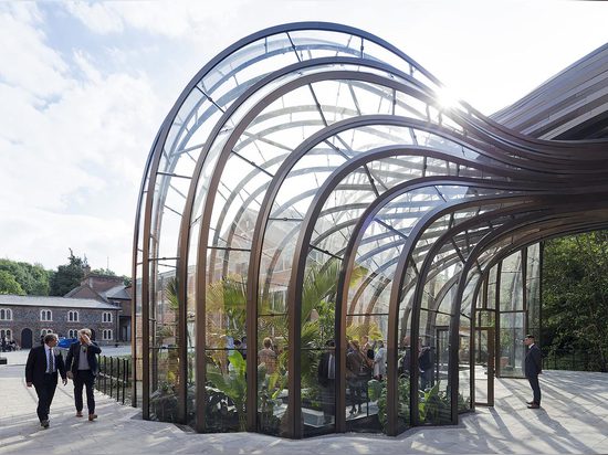 Heatherwick led the transformation of this historical complex, nestled within the iconic green English countryside, into a state-of-the-art gin production facility. Photography: Iwan Baan