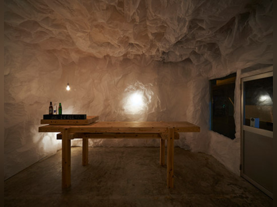 Naoya Matsumoto Design uses crumpled paper to create grotto-like bar in Osaka