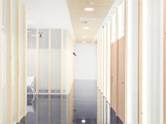 Frosted glass and dark marble walls partition Sendagrup Medical Centre by Pauzarq