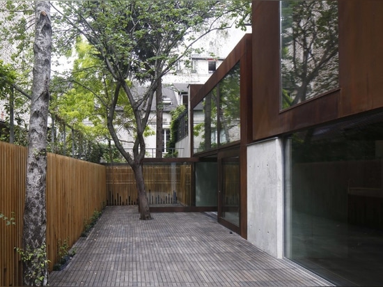 Moussafir Architectes, The Cubist House. Top and above: photo Herve Abbadie